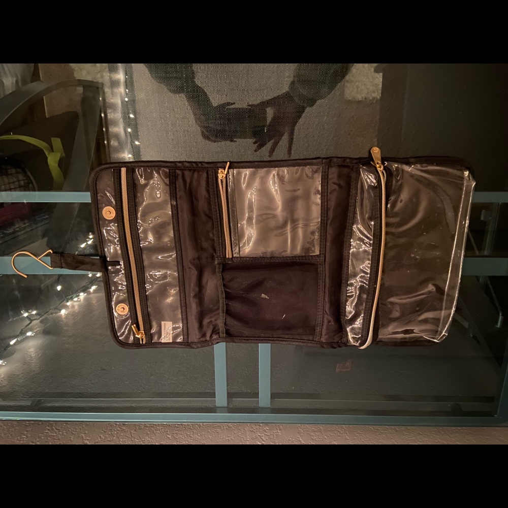 Hanging Travel Organizer